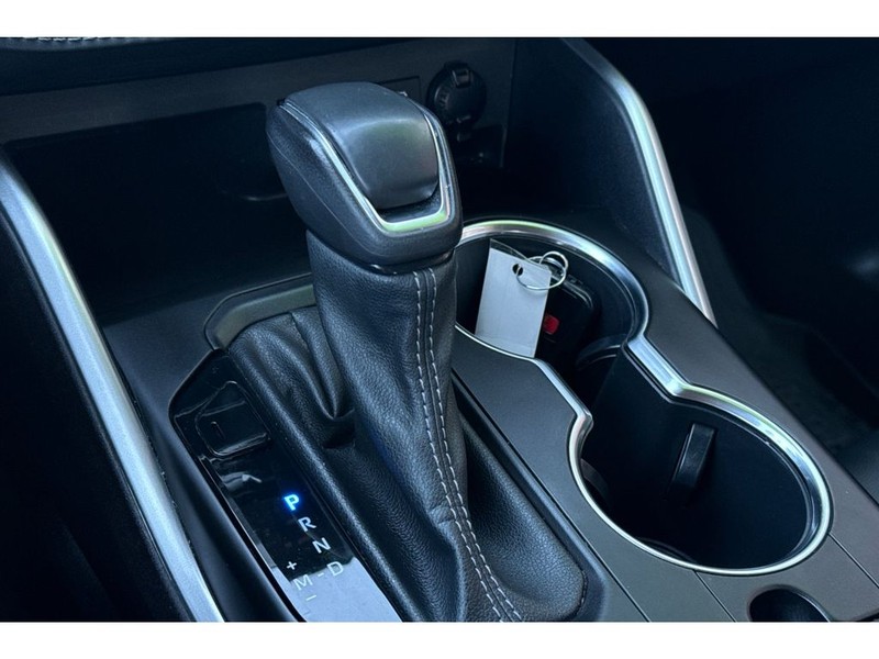 Toyota Highlander Vehicle Full-screen Gallery Image 22