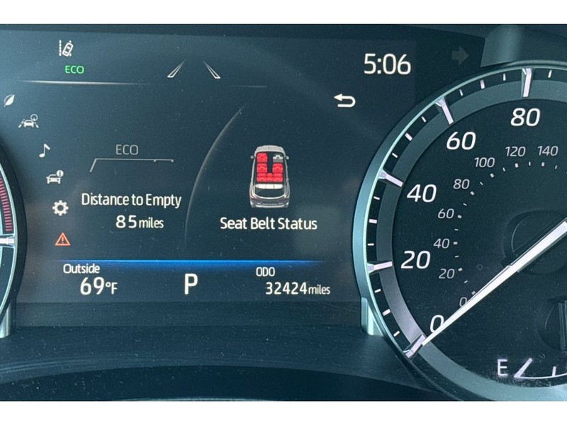 Toyota Highlander Vehicle Full-screen Gallery Image 28
