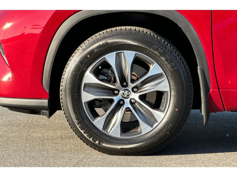 Toyota Highlander Vehicle Full-screen Gallery Image 30