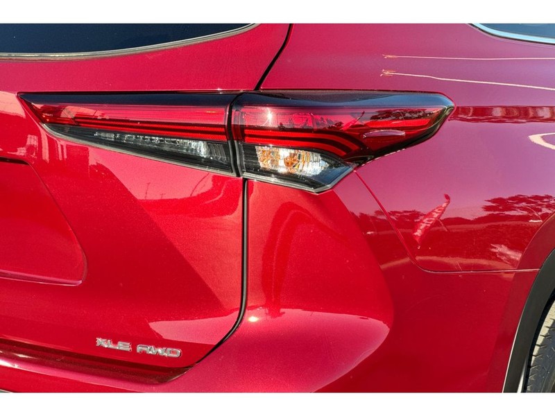 Toyota Highlander Vehicle Full-screen Gallery Image 31