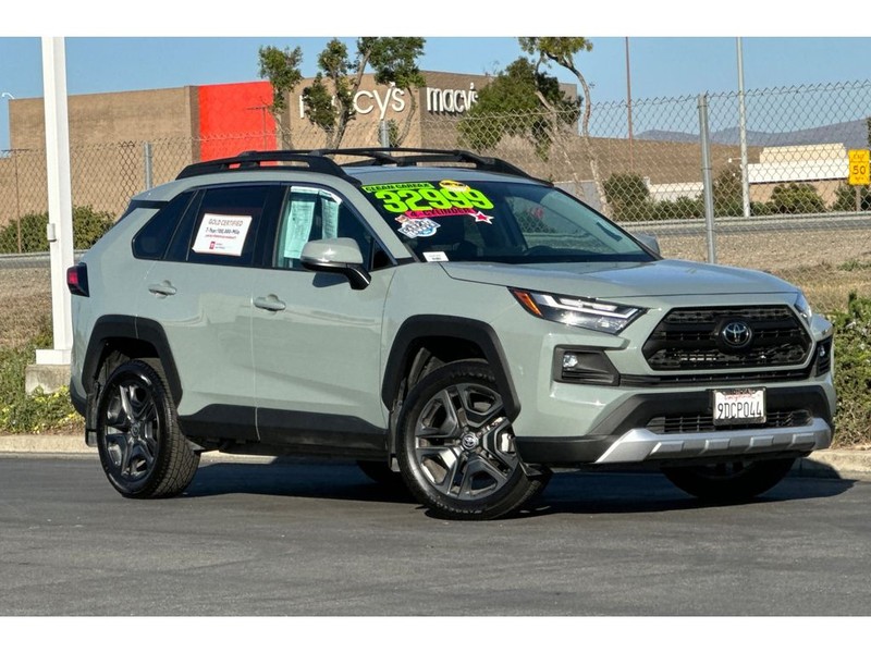 Toyota RAV4 Vehicle Full-screen Gallery Image 02