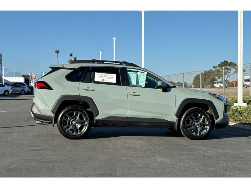 Toyota RAV4 Vehicle Full-screen Gallery Image 03