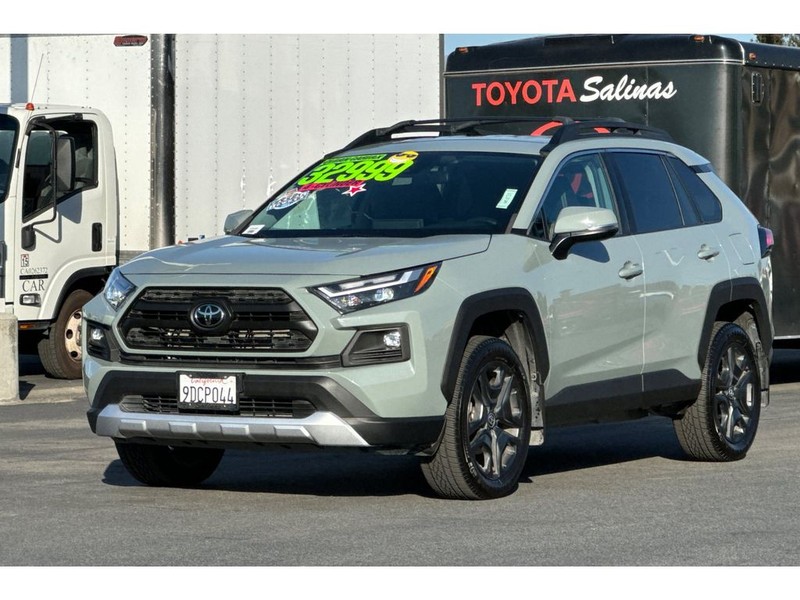 Toyota RAV4 Vehicle Full-screen Gallery Image 08