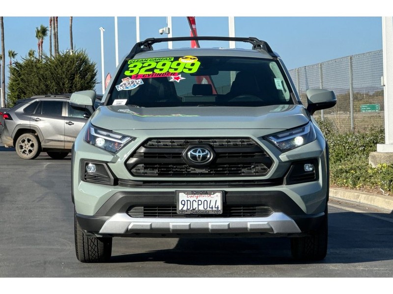Toyota RAV4 Vehicle Full-screen Gallery Image 09