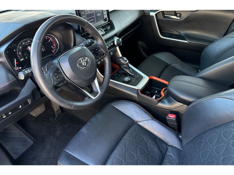 Toyota RAV4 Vehicle Full-screen Gallery Image 10