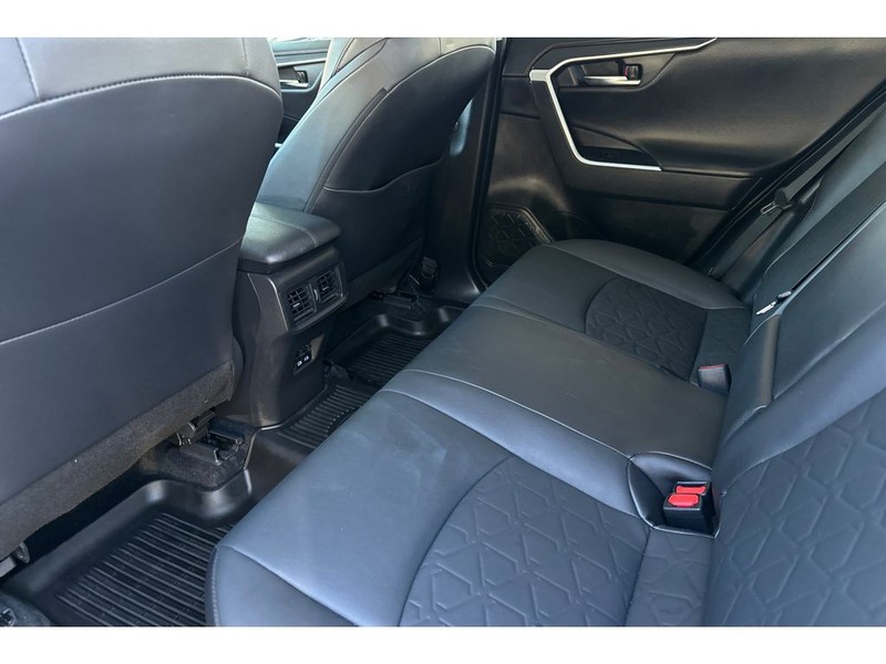 Toyota RAV4 Vehicle Full-screen Gallery Image 13