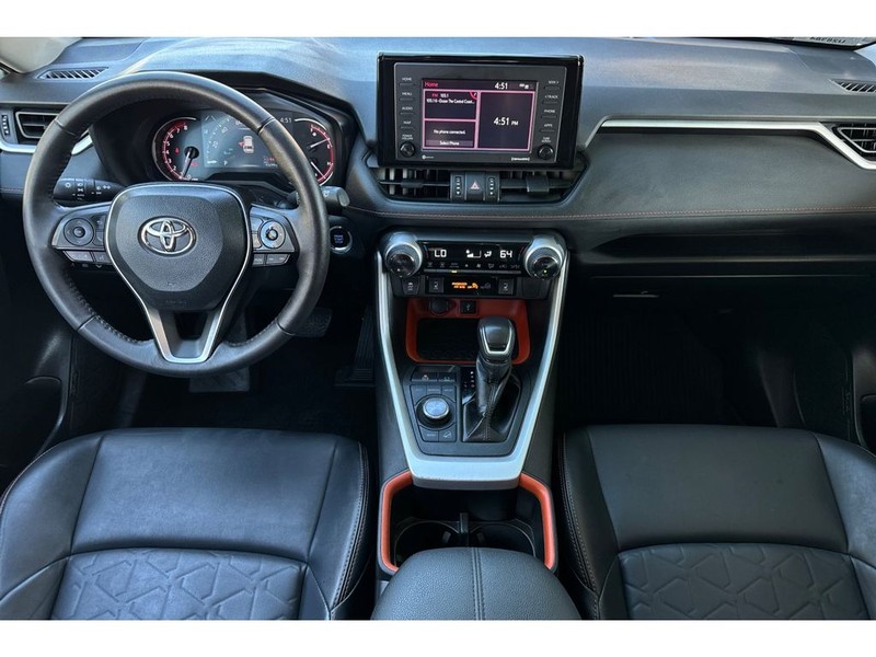 Toyota RAV4 Vehicle Full-screen Gallery Image 15