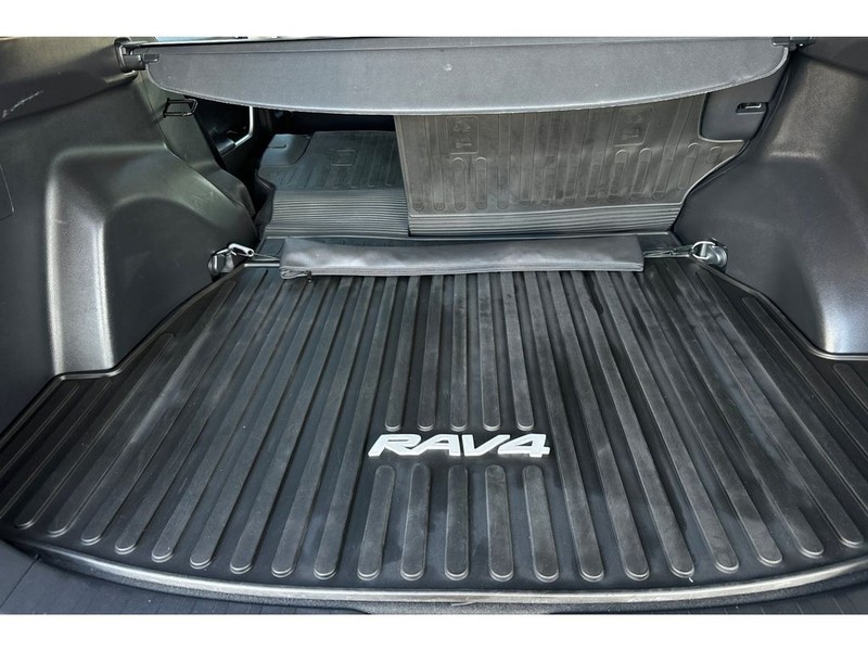 Toyota RAV4 Vehicle Full-screen Gallery Image 17