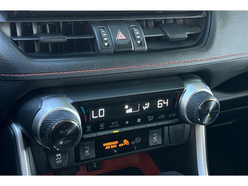 Toyota RAV4 Vehicle Full-screen Gallery Image 21