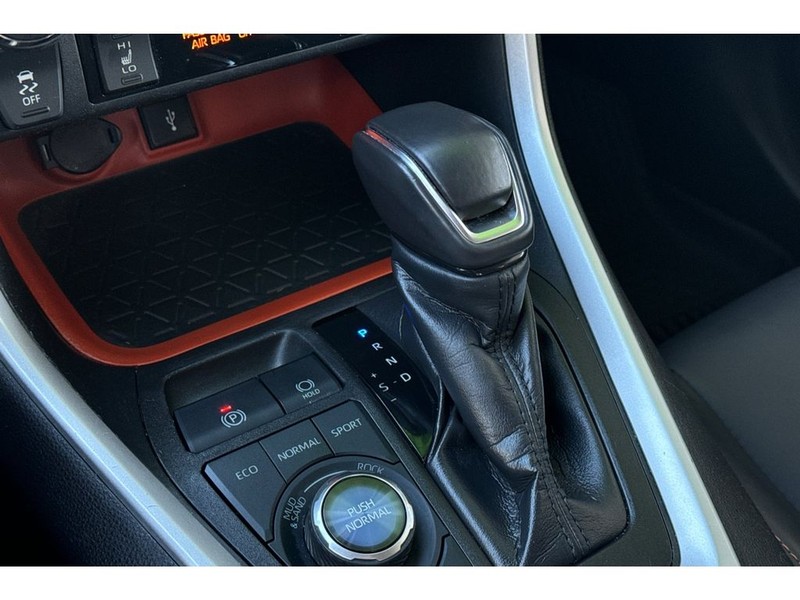 Toyota RAV4 Vehicle Full-screen Gallery Image 22