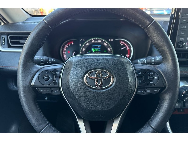 Toyota RAV4 Vehicle Full-screen Gallery Image 24