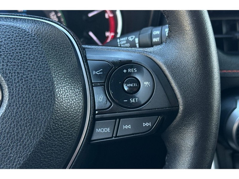 Toyota RAV4 Vehicle Full-screen Gallery Image 26