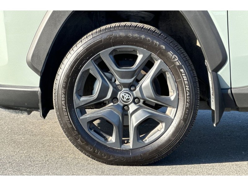 Toyota RAV4 Vehicle Full-screen Gallery Image 30