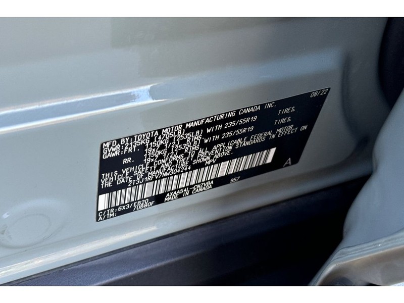 Toyota RAV4 Vehicle Full-screen Gallery Image 32