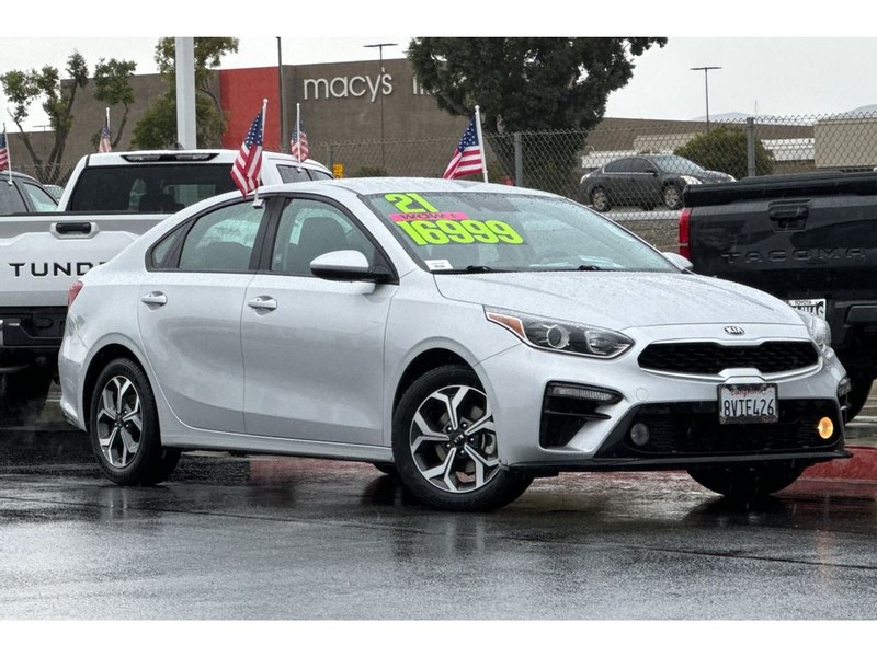 Kia Forte Vehicle Full-screen Gallery Image 02