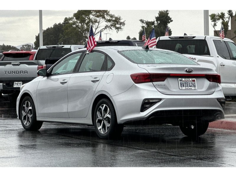 Kia Forte Vehicle Full-screen Gallery Image 06
