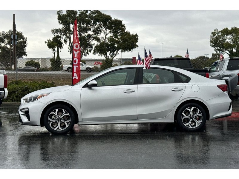 Kia Forte Vehicle Full-screen Gallery Image 07