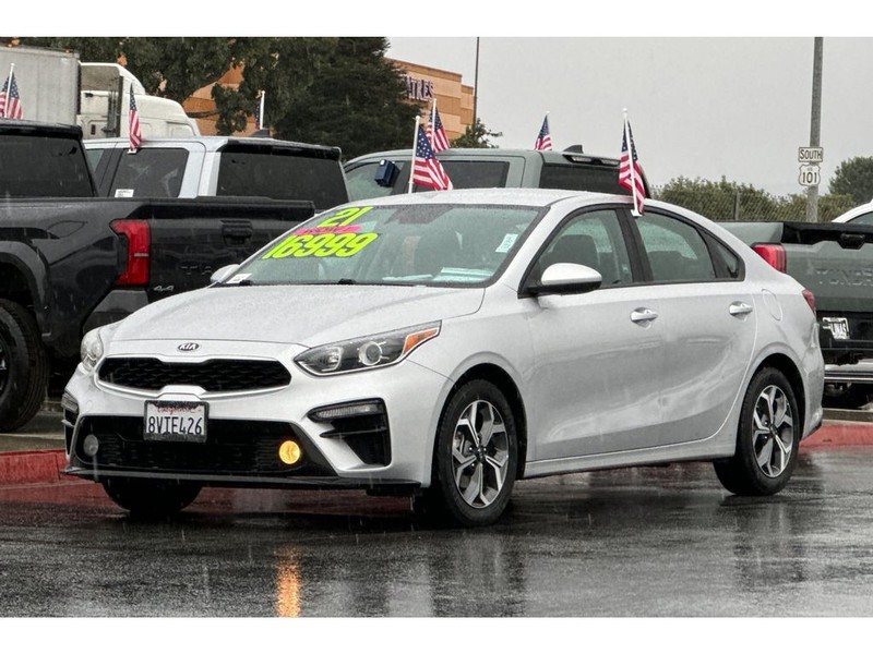 Kia Forte Vehicle Full-screen Gallery Image 08