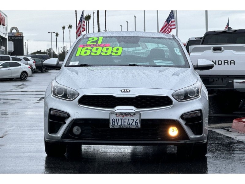 Kia Forte Vehicle Full-screen Gallery Image 09