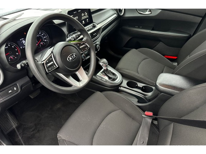 Kia Forte Vehicle Full-screen Gallery Image 10