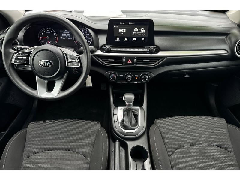 Kia Forte Vehicle Full-screen Gallery Image 12