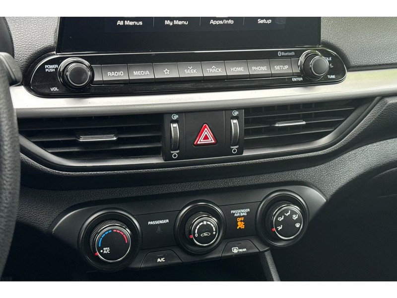 Kia Forte Vehicle Full-screen Gallery Image 19