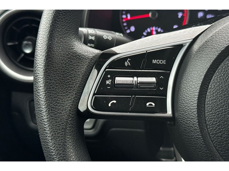 Kia Forte Vehicle Full-screen Gallery Image 23