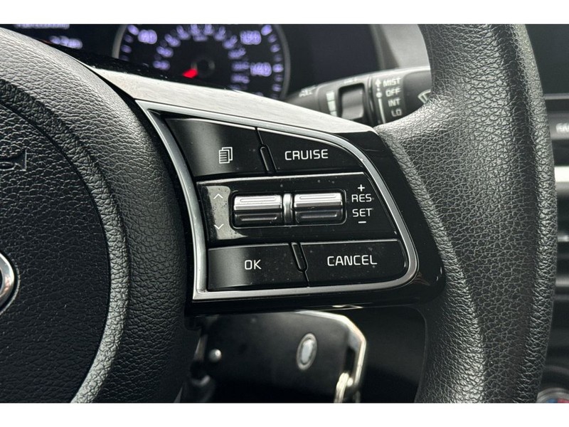 Kia Forte Vehicle Full-screen Gallery Image 24