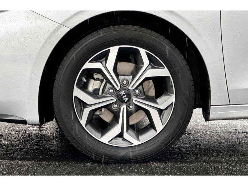 Kia Forte Vehicle Full-screen Gallery Image 28