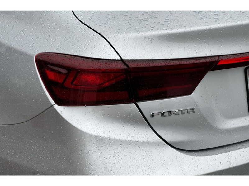 Kia Forte Vehicle Full-screen Gallery Image 29