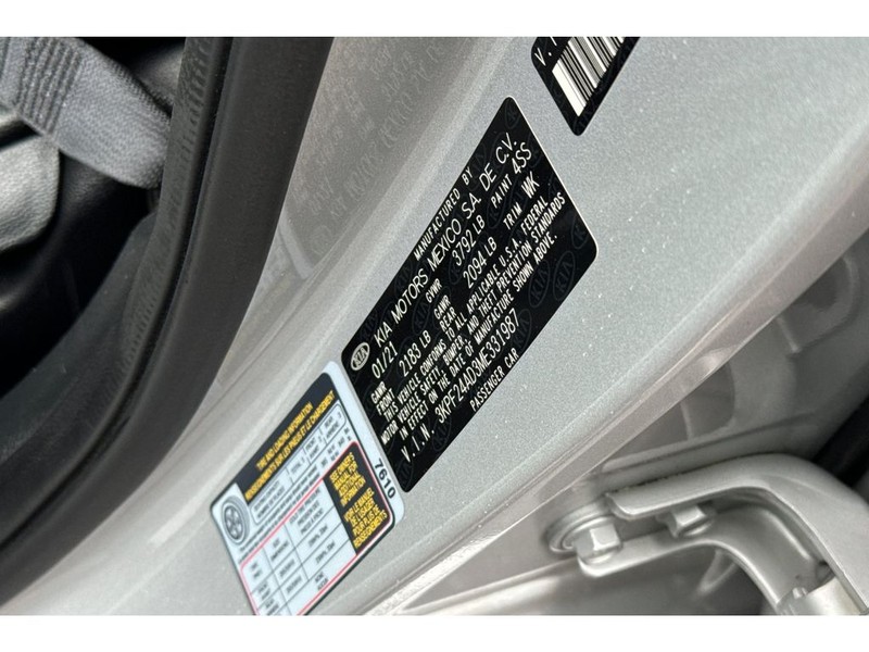 Kia Forte Vehicle Full-screen Gallery Image 31