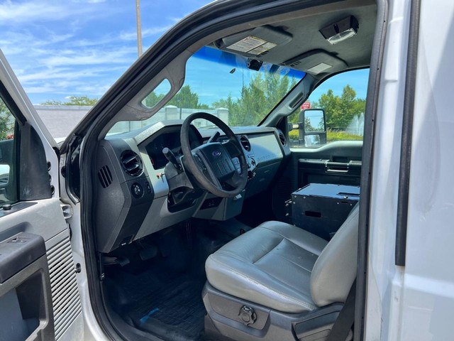 2012 Ford F-550 - Photo 8