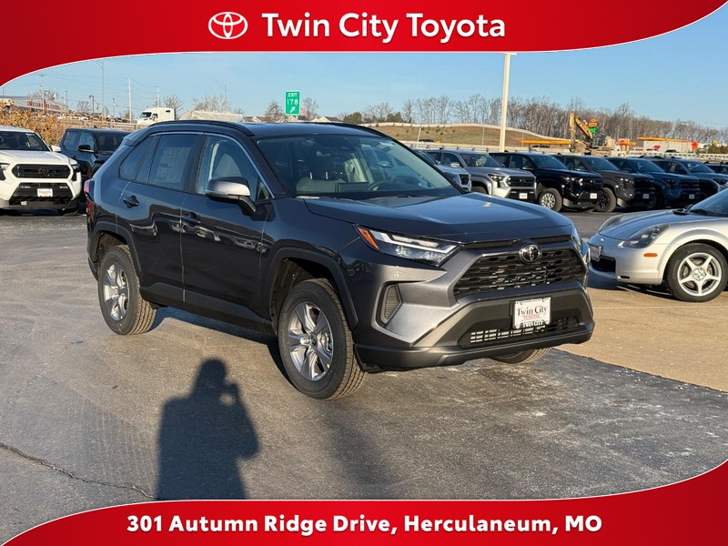 2025 Toyota RAV4 XLE's photo