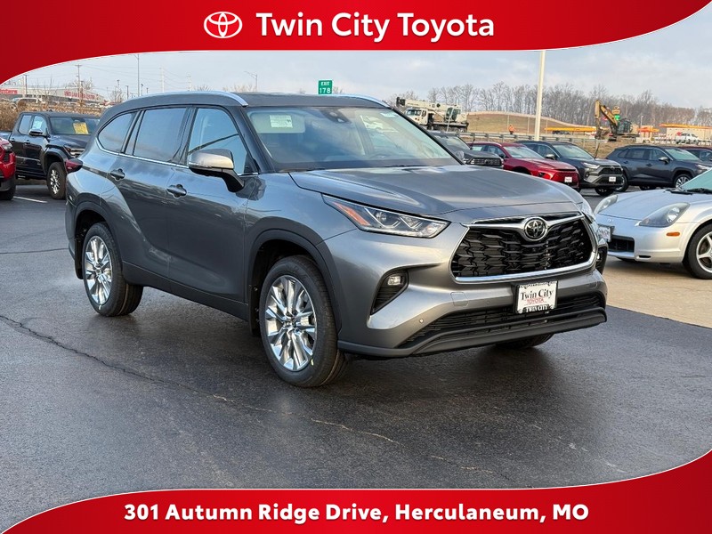 2026 Toyota Highlander Limited's photo