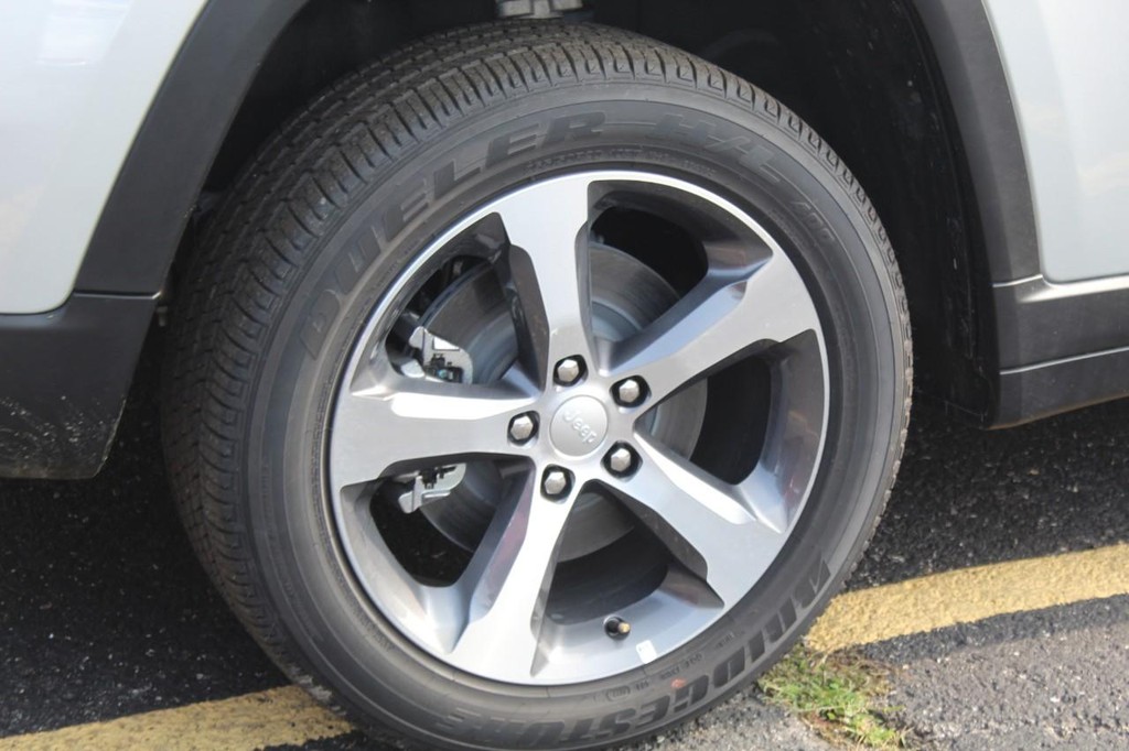 Jeep Grand Cherokee 4xe Vehicle Full-screen Gallery Image 05