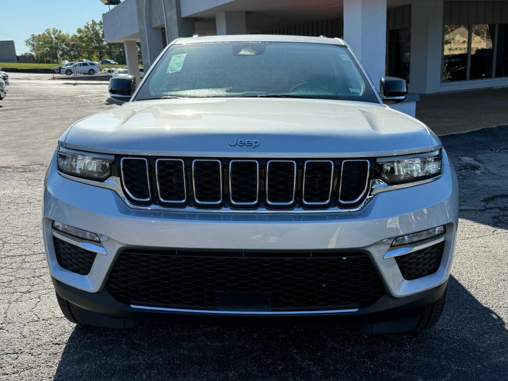 Jeep Grand Cherokee 4xe Vehicle Full-screen Gallery Image 07