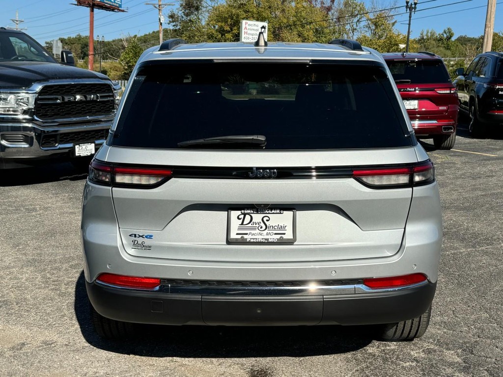 Jeep Grand Cherokee 4xe Vehicle Full-screen Gallery Image 09