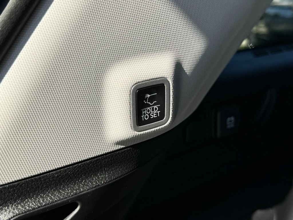 Jeep Grand Cherokee 4xe Vehicle Full-screen Gallery Image 10