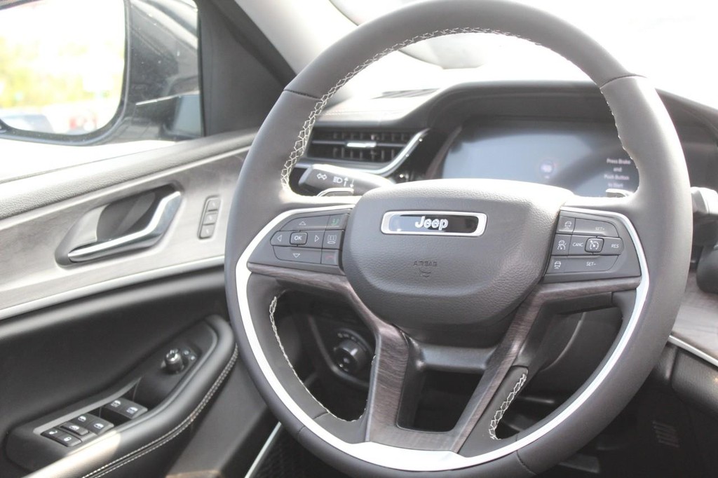 Jeep Grand Cherokee 4xe Vehicle Full-screen Gallery Image 13