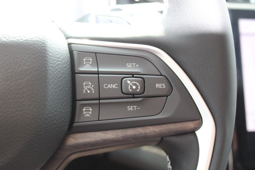 Jeep Grand Cherokee 4xe Vehicle Full-screen Gallery Image 18