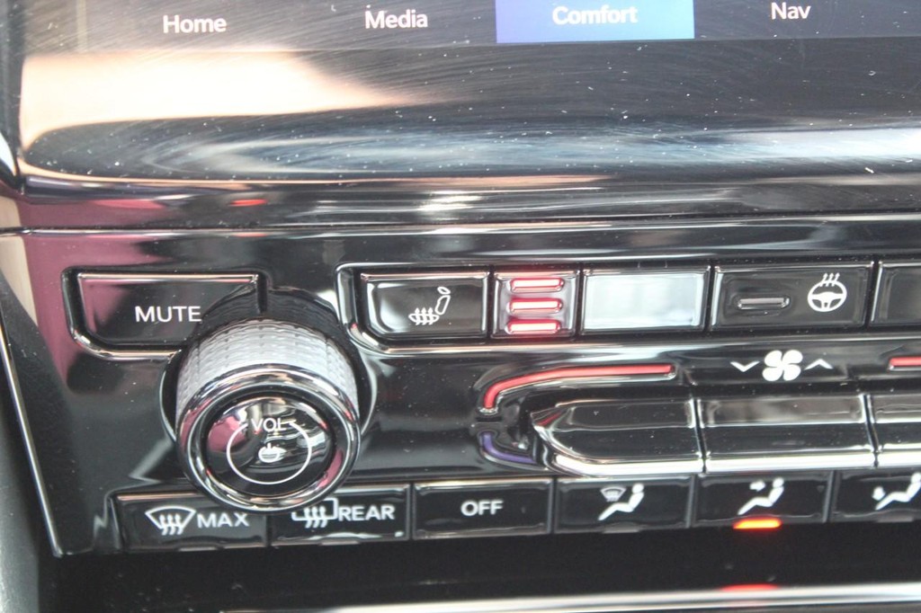 Jeep Grand Cherokee 4xe Vehicle Full-screen Gallery Image 21