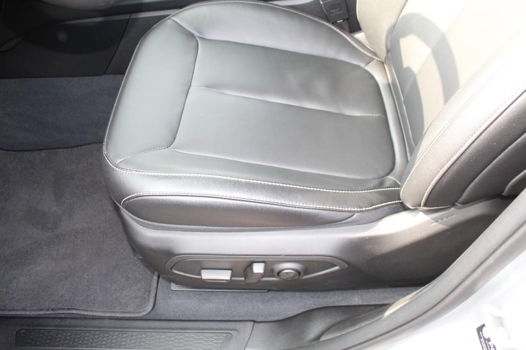 Jeep Grand Cherokee 4xe Vehicle Full-screen Gallery Image 24