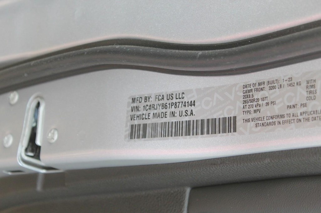 Jeep Grand Cherokee 4xe Vehicle Full-screen Gallery Image 25