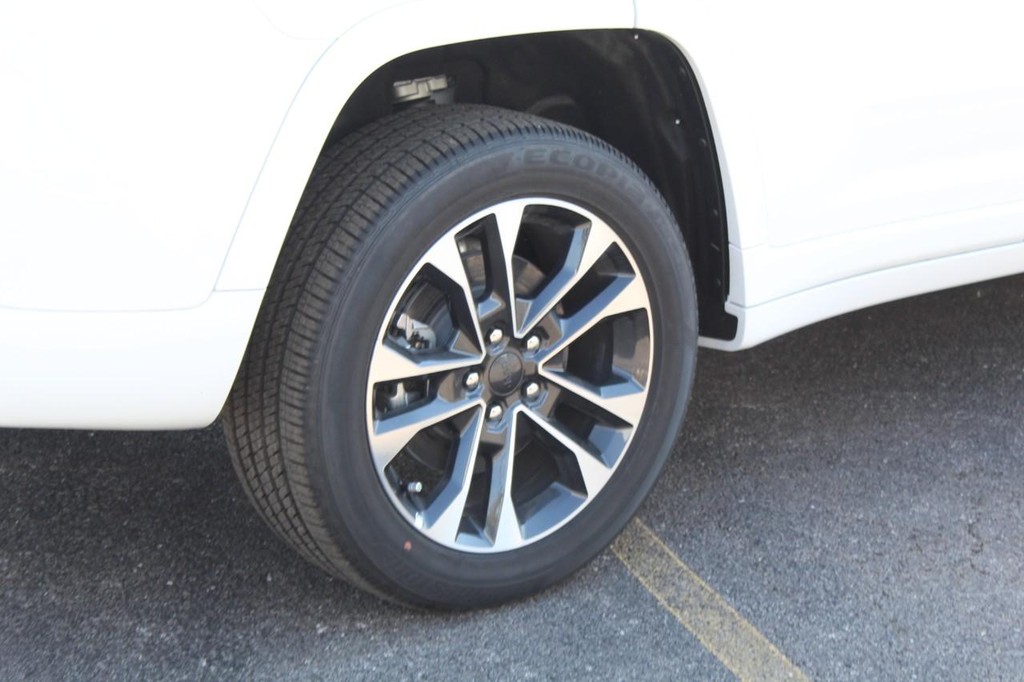 Jeep Grand Cherokee 4xe Vehicle Full-screen Gallery Image 04