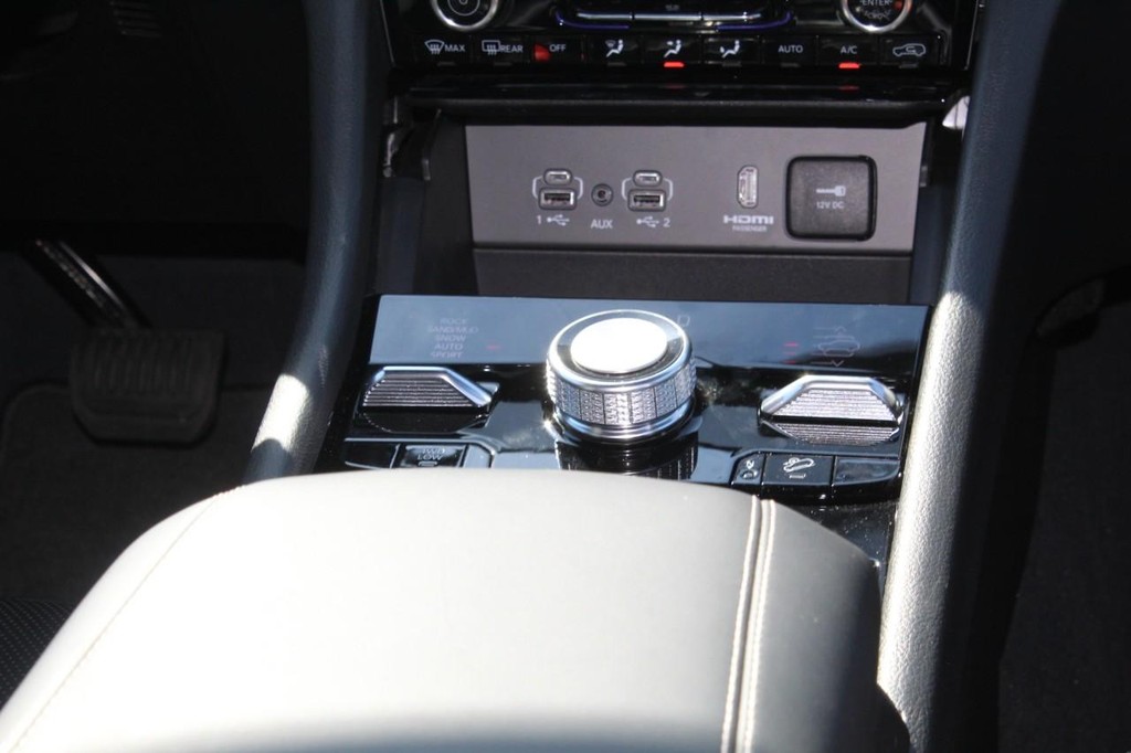 Jeep Grand Cherokee 4xe Vehicle Full-screen Gallery Image 09