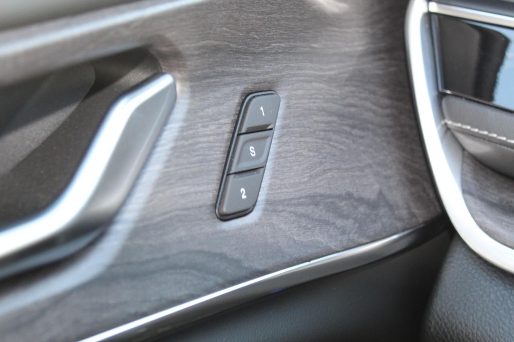 Jeep Grand Cherokee 4xe Vehicle Full-screen Gallery Image 10