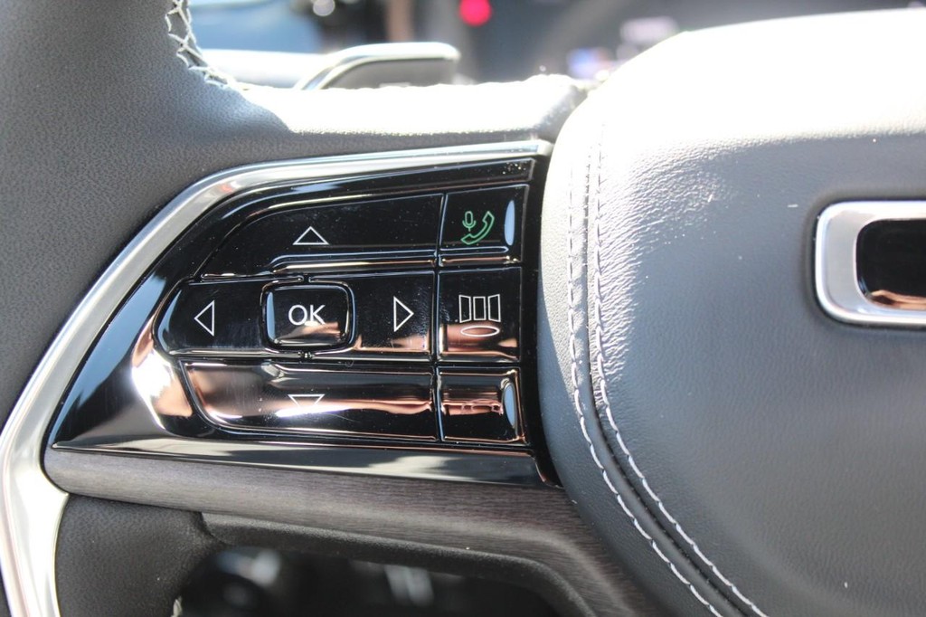 Jeep Grand Cherokee 4xe Vehicle Full-screen Gallery Image 11