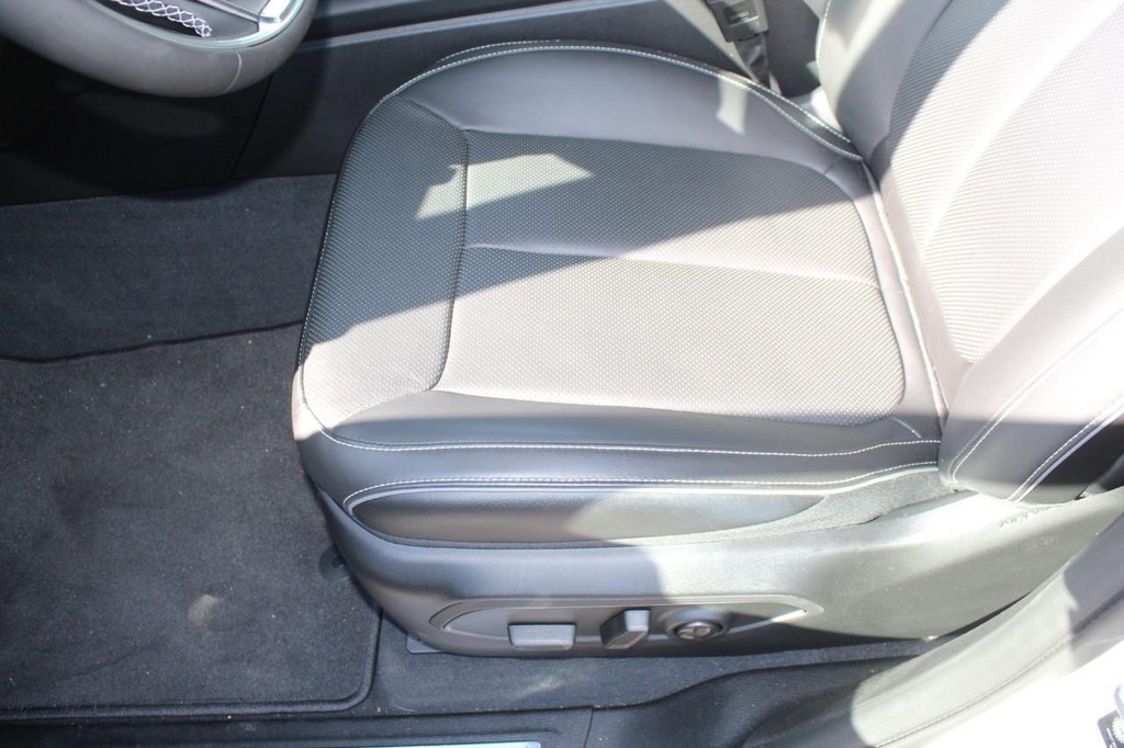 Jeep Grand Cherokee 4xe Vehicle Full-screen Gallery Image 17