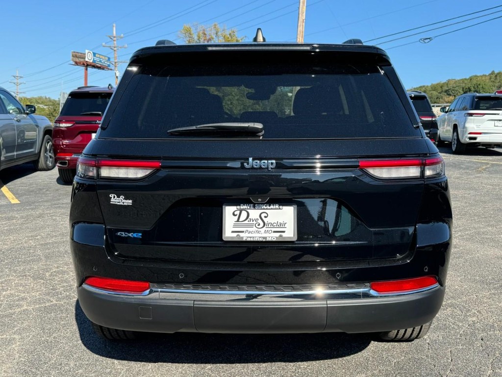 Jeep Grand Cherokee 4xe Vehicle Full-screen Gallery Image 09