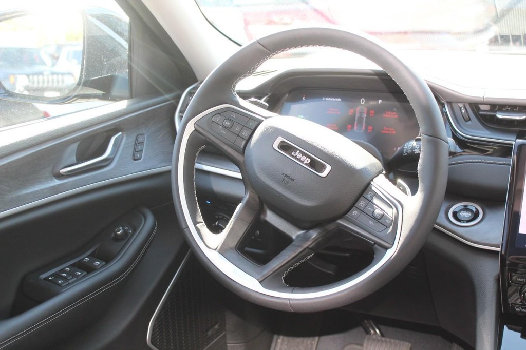 Jeep Grand Cherokee 4xe Vehicle Full-screen Gallery Image 12